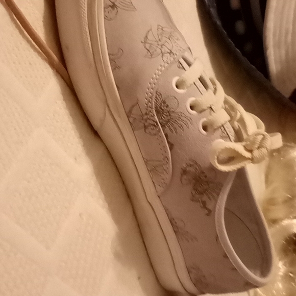 Vans - Picture 2 of 2